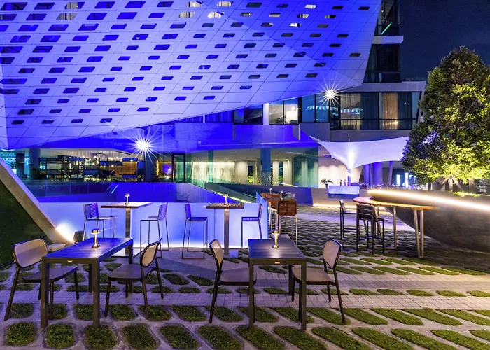 Lit Hotel